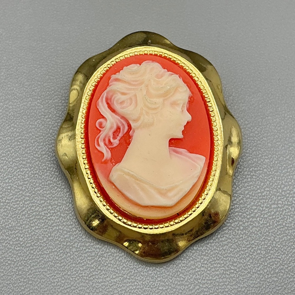 Cameo Brooch Women‎ Orange Vintage Gold Tone Scalloped Edge Estate Pin 1.5 Inch